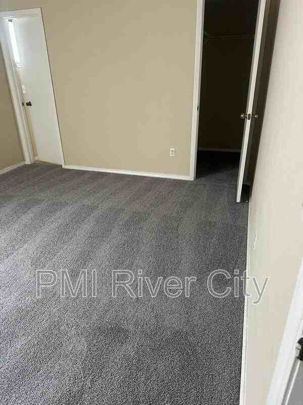 2388 Ironstone Dr E - Photo 6 of 11