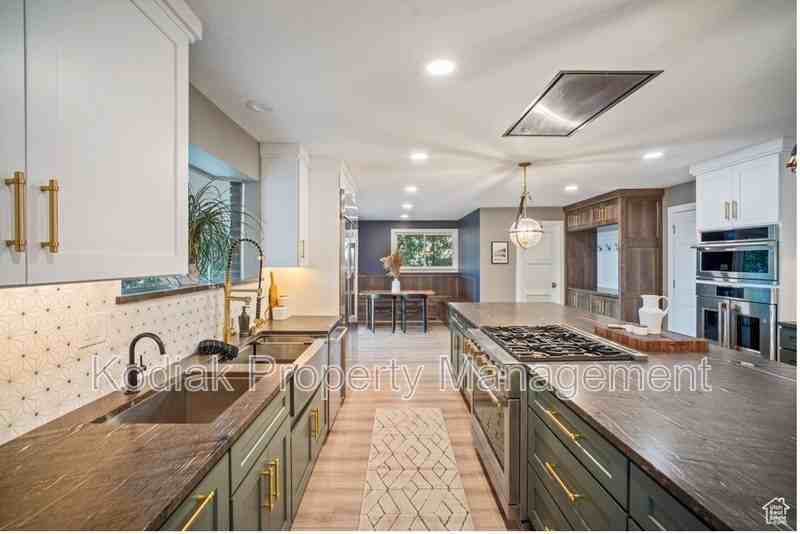 816 E 16th Ave - Photo 6 of 37