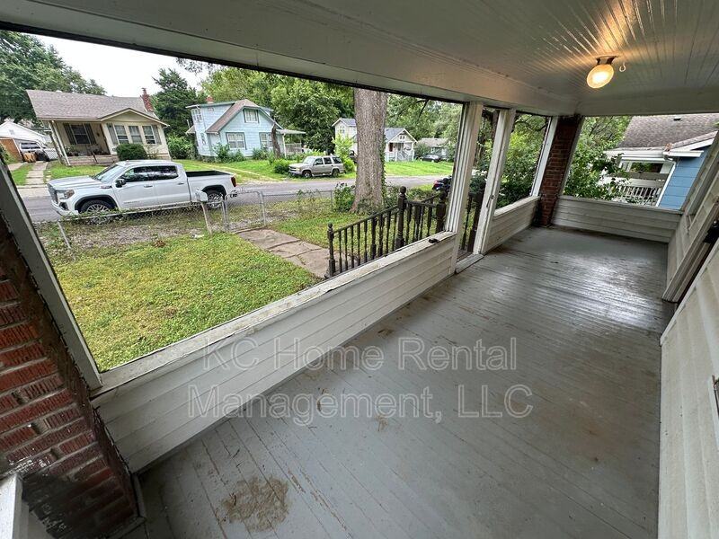 1908 S Overton Ave - Photo 3 of 36