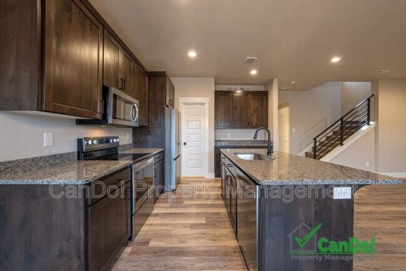 3005 Sunburst Dr - Photo 4 of 15