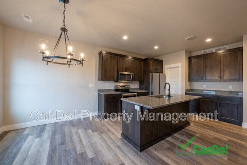 3005 Sunburst Dr - Photo 5 of 15