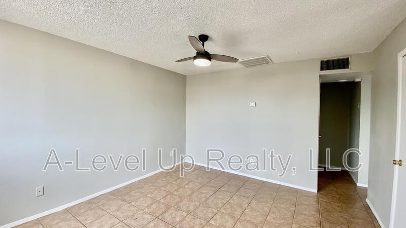 5752 E 28th St #B - Photo 4 of 17