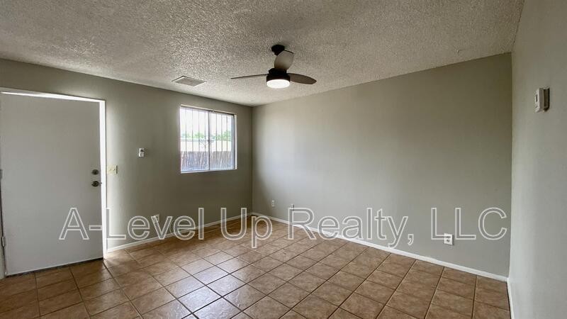 5752 E 28th St #B - Photo 5 of 17