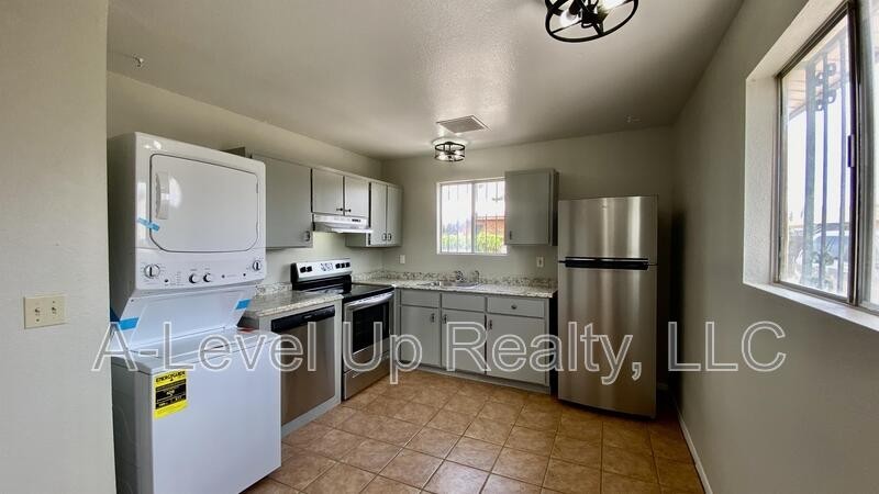 5752 E 28th St #B - Photo 6 of 17