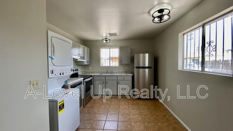 5752 E 28th St #B - Photo 7 of 17