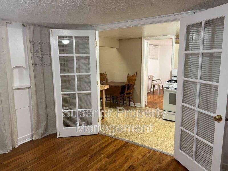 104 W Pershing Blvd #2 - Photo 6 of 8