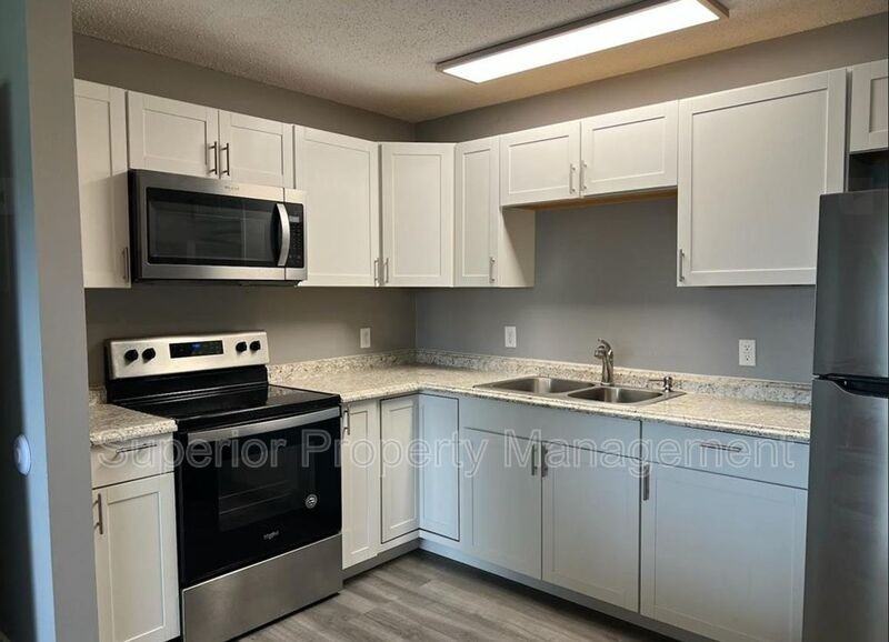 901 4th Ave - Photo 2 of 15