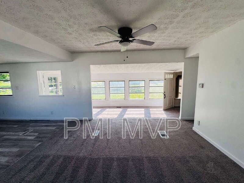 2229 Maureen Blvd N - Photo 3 of 14