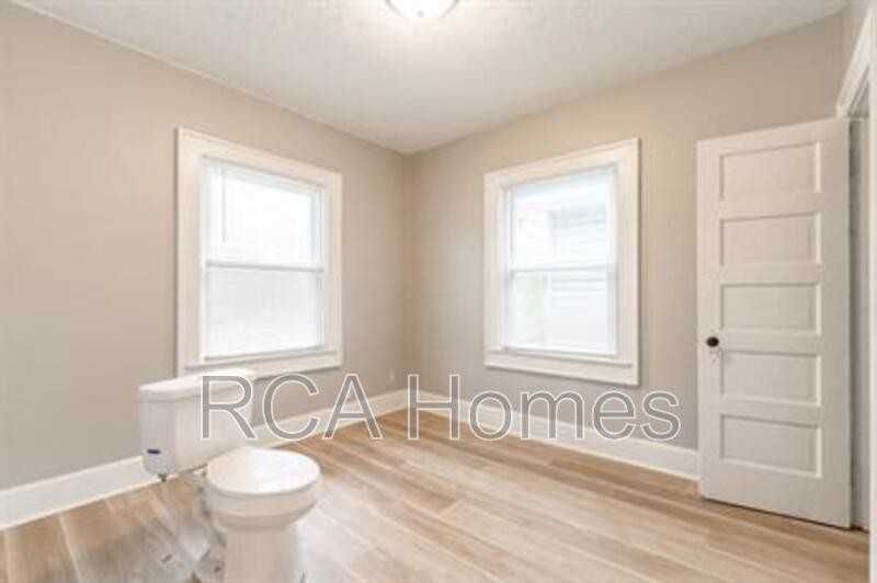 1113 N Oxford St - Photo 4 of 13