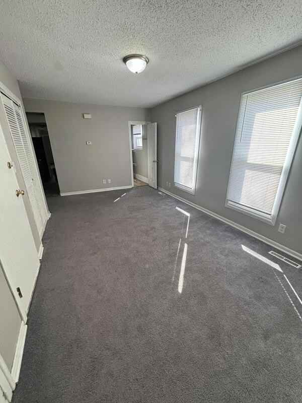 911 Washington St #4 - Photo 3 of 10