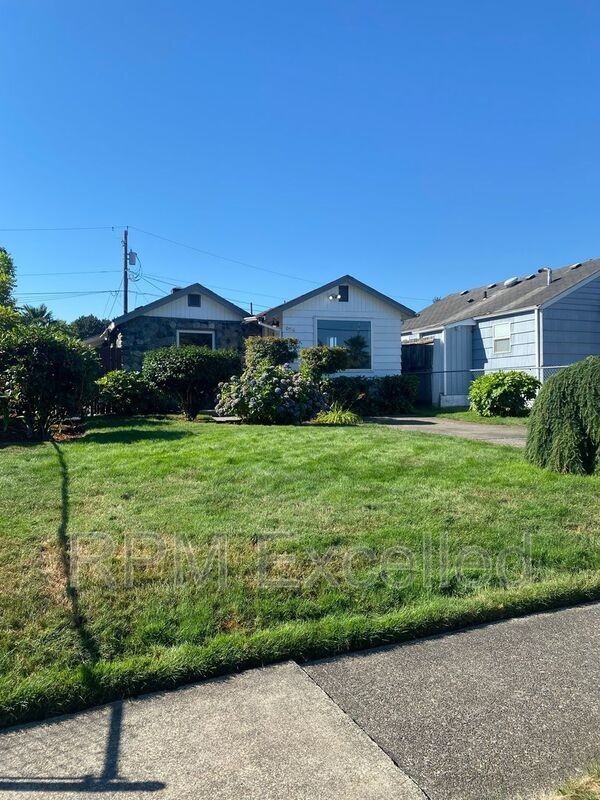 824 6th St Se - Photo 4 of 13