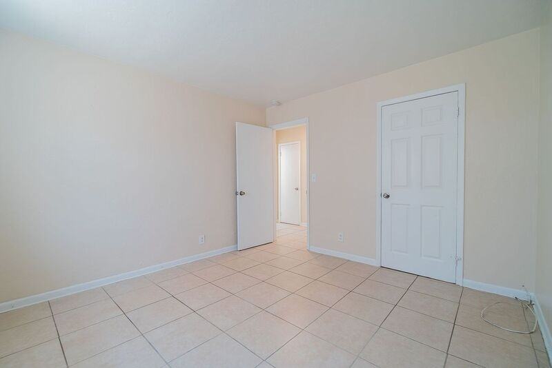 628 8th St - Photo 5 of 13
