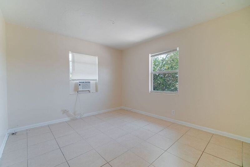 628 8th St - Photo 6 of 13