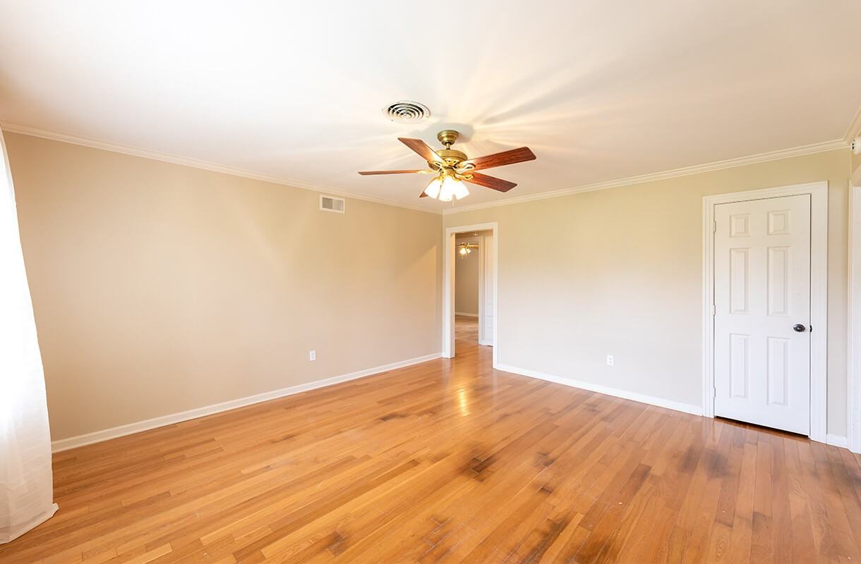 2106 Winnie St - Photo 2 of 10