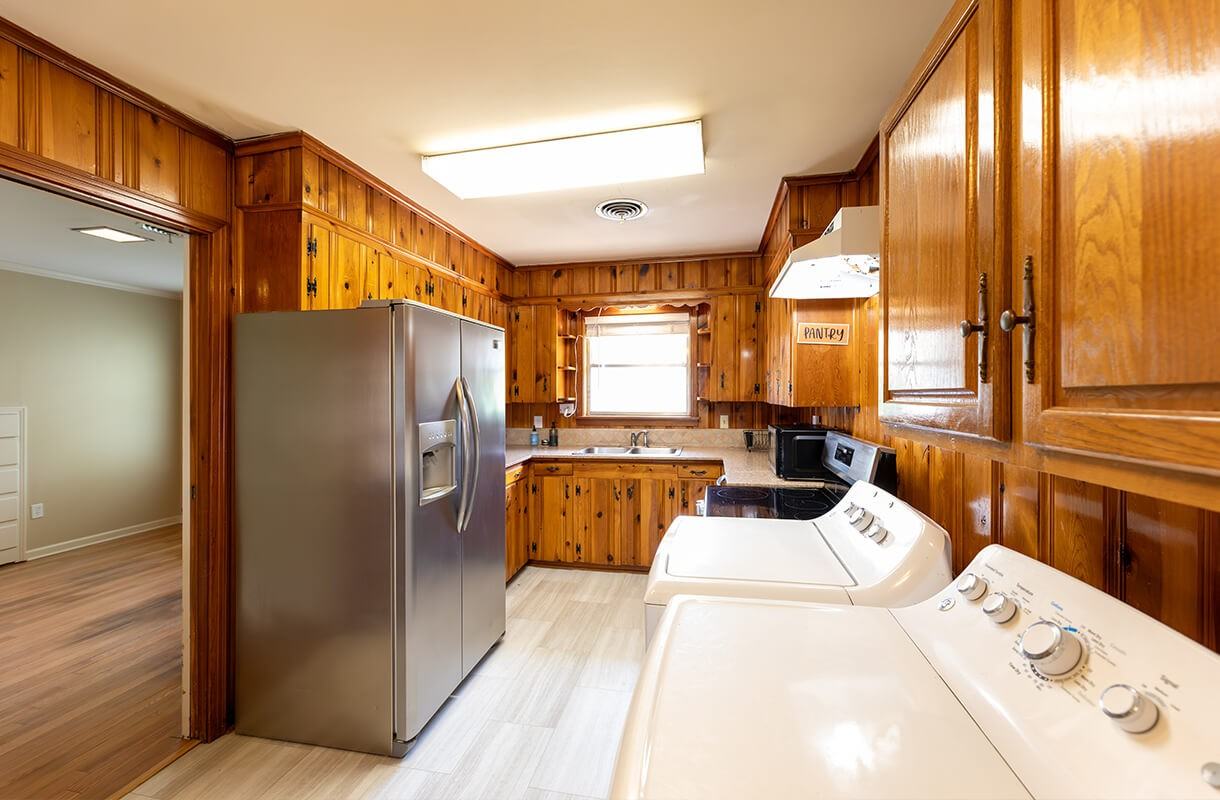 2106 Winnie St - Photo 4 of 10
