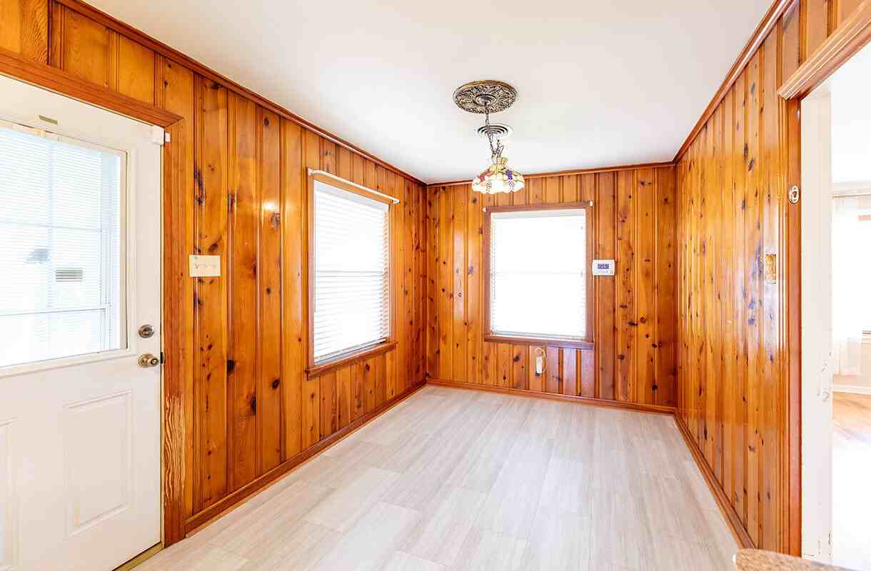2106 Winnie St - Photo 5 of 10