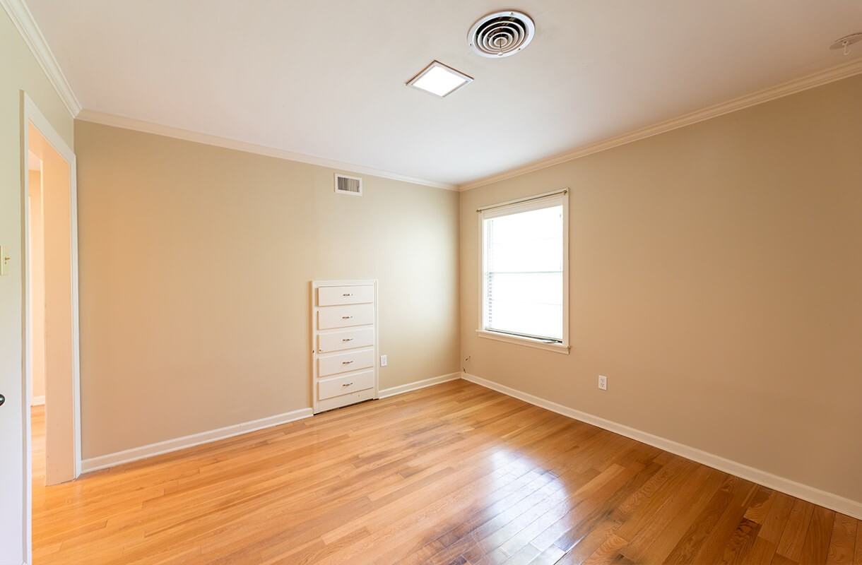 2106 Winnie St - Photo 6 of 10