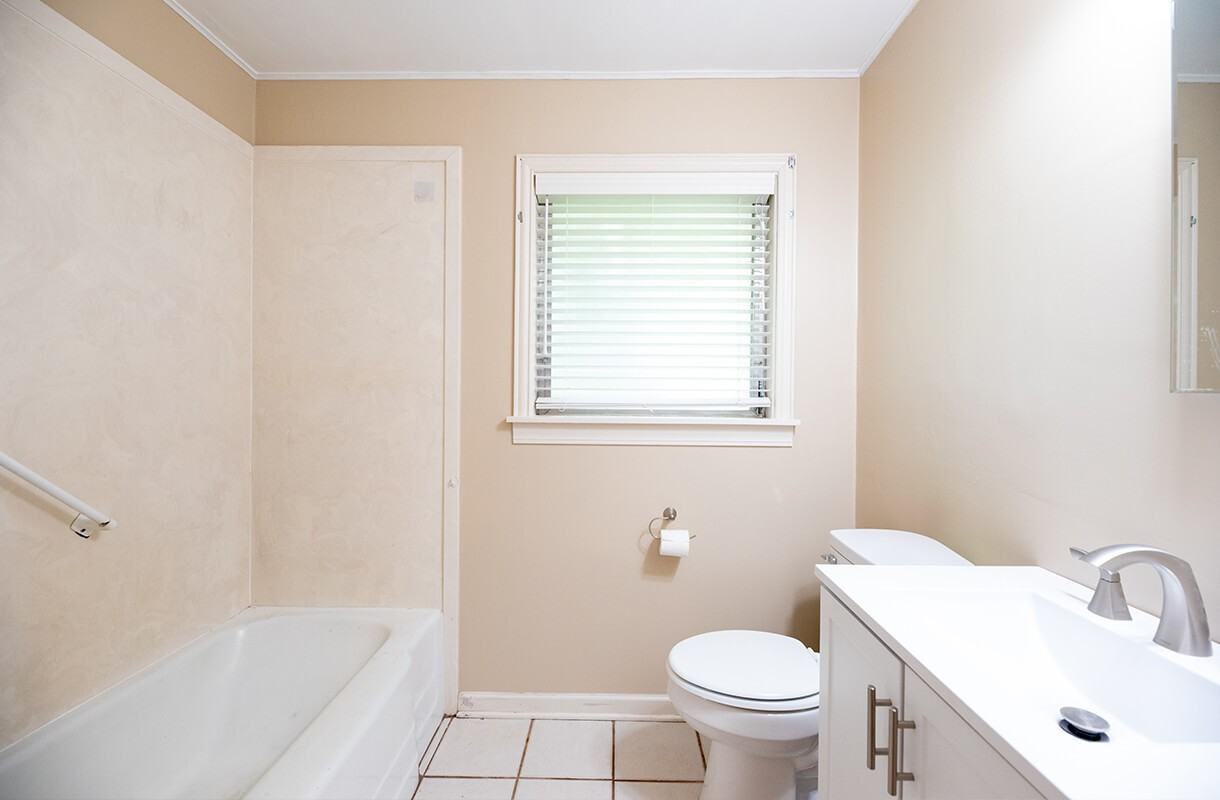 2106 Winnie St - Photo 7 of 10