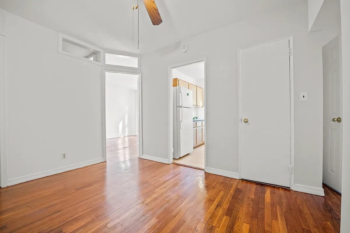 2630 Kingsbridge Ter - Photo 3 of 4