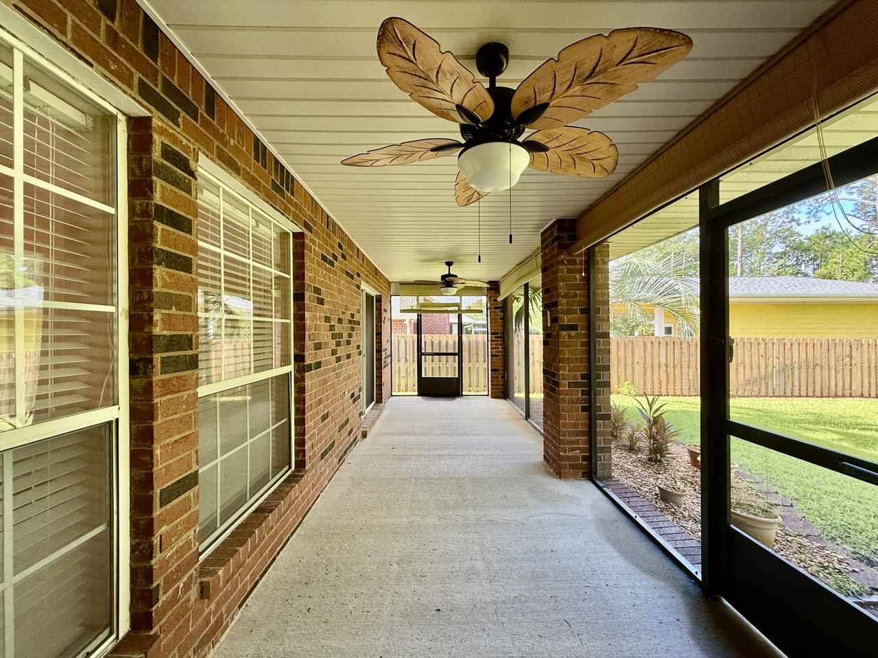 1675 Champagne Ave - Photo 2 of 24