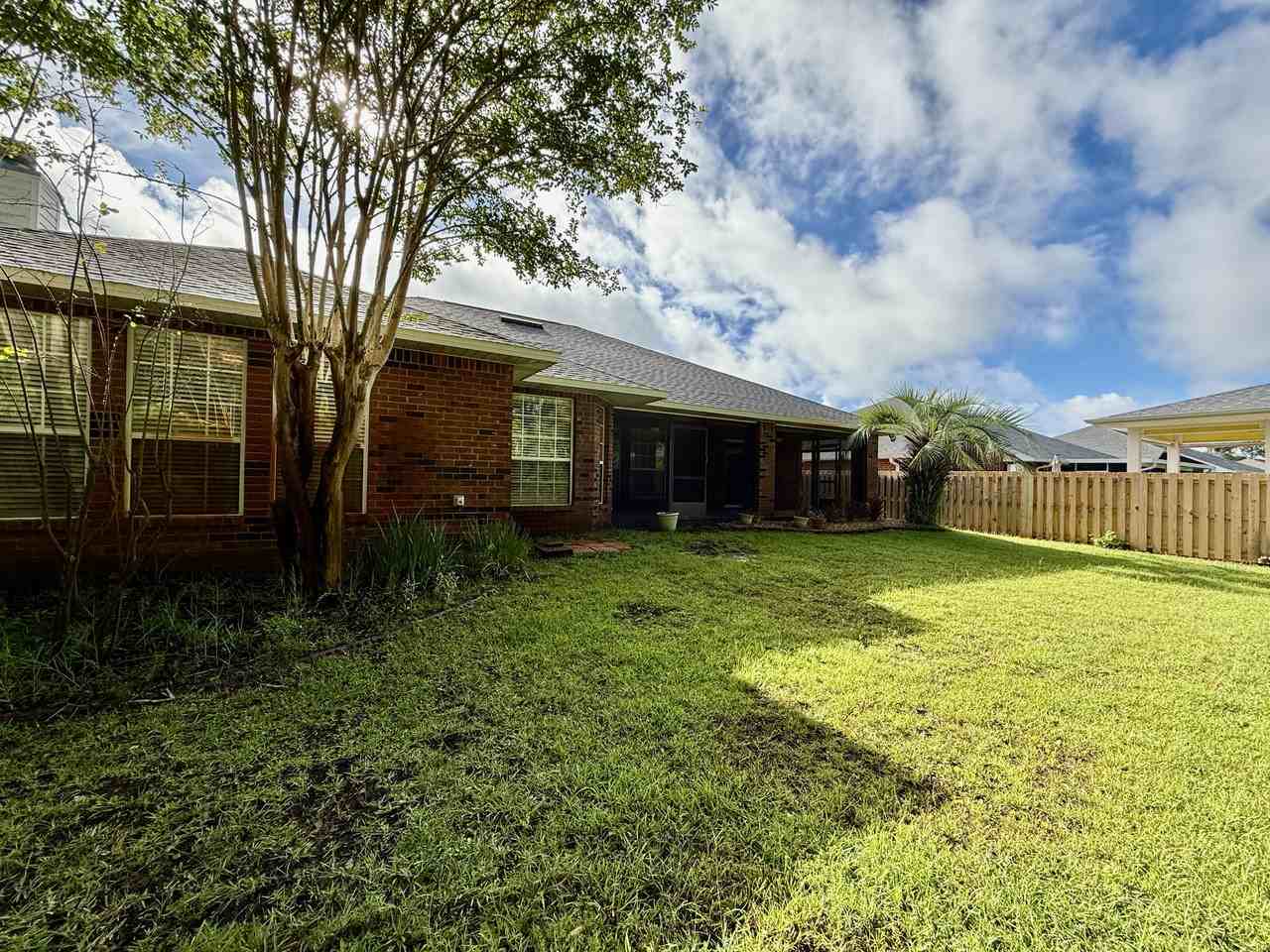 1675 Champagne Ave - Photo 3 of 24