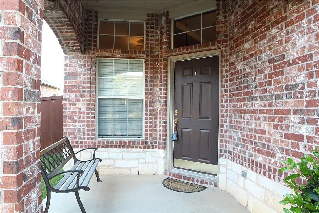 9632 Hathman Ln - Photo 2 of 11