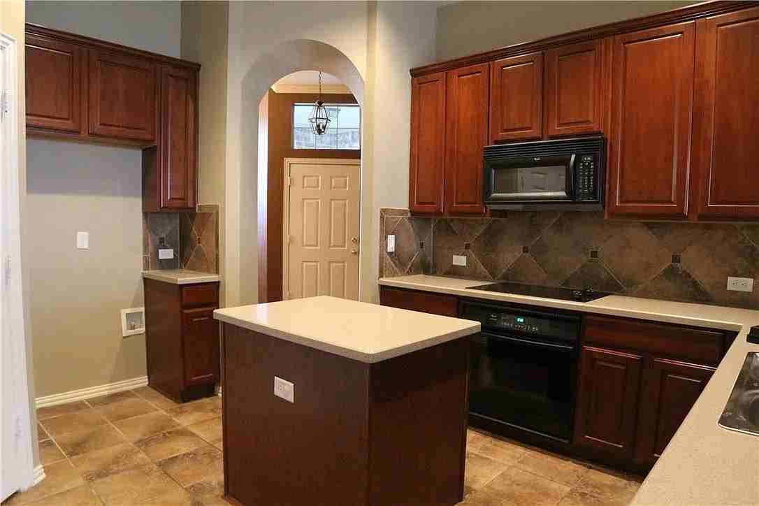 9632 Hathman Ln - Photo 3 of 11