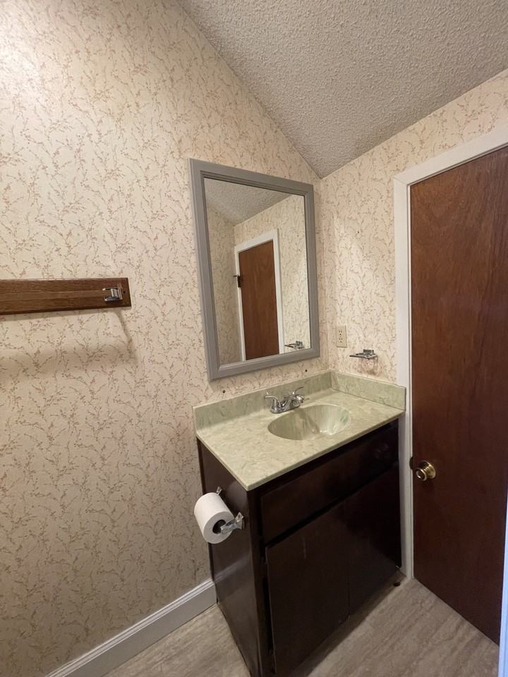 419 Hollywood Blvd Nw #B - Photo 4 of 26