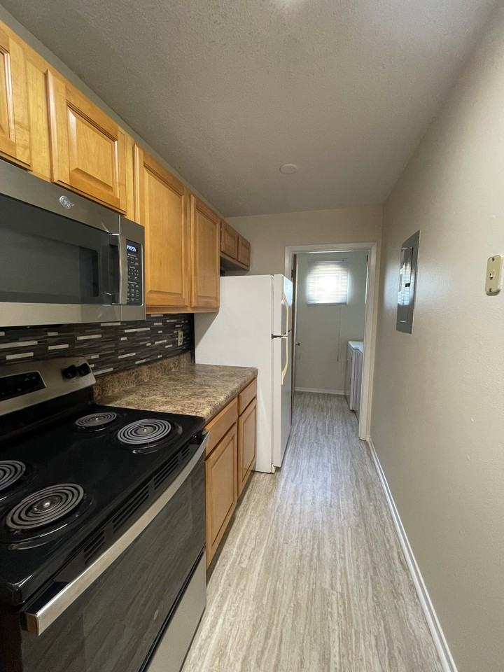 419 Hollywood Blvd Nw #B - Photo 7 of 26