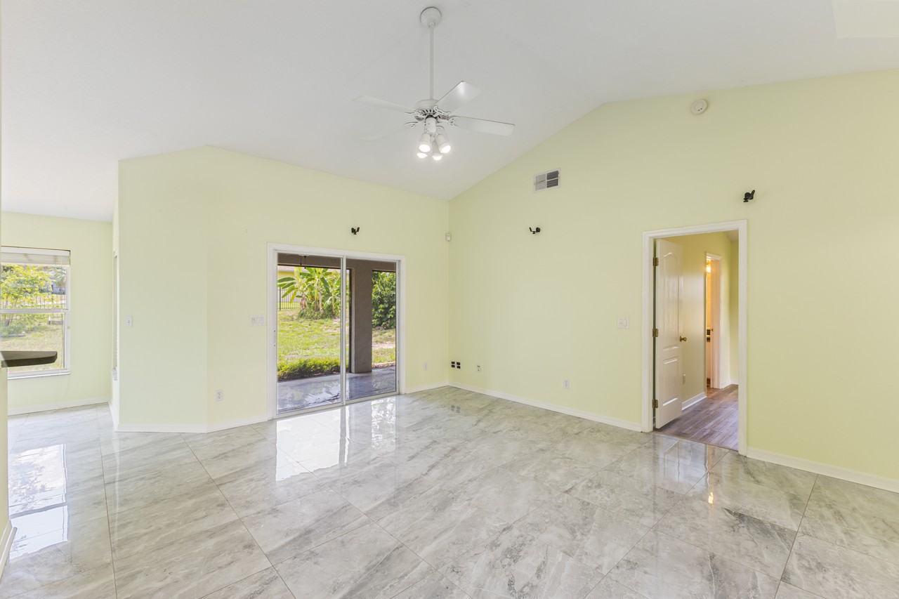 9525 White Sand Ct - Photo 4 of 24