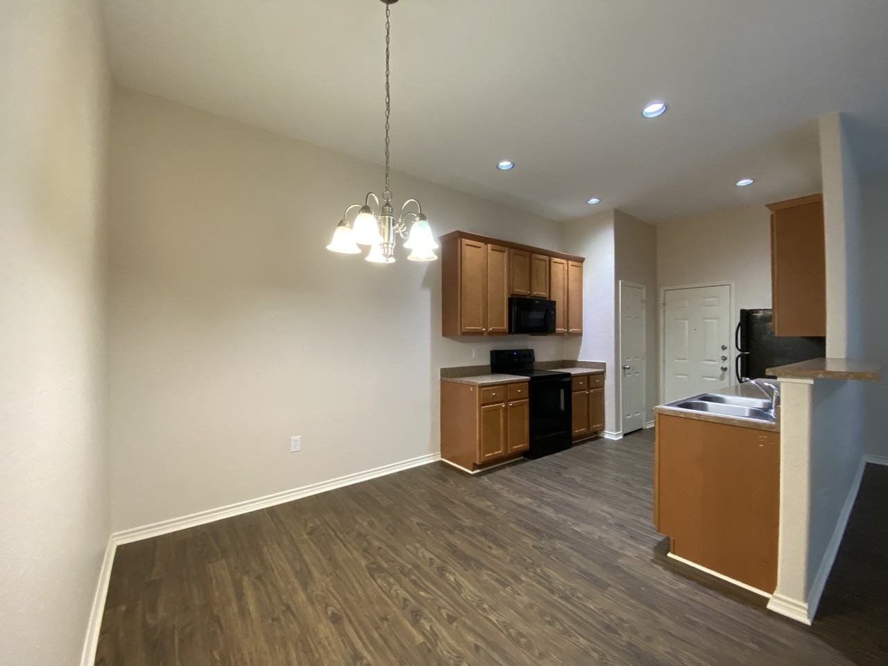 1209 Fig St - Photo 2 of 9