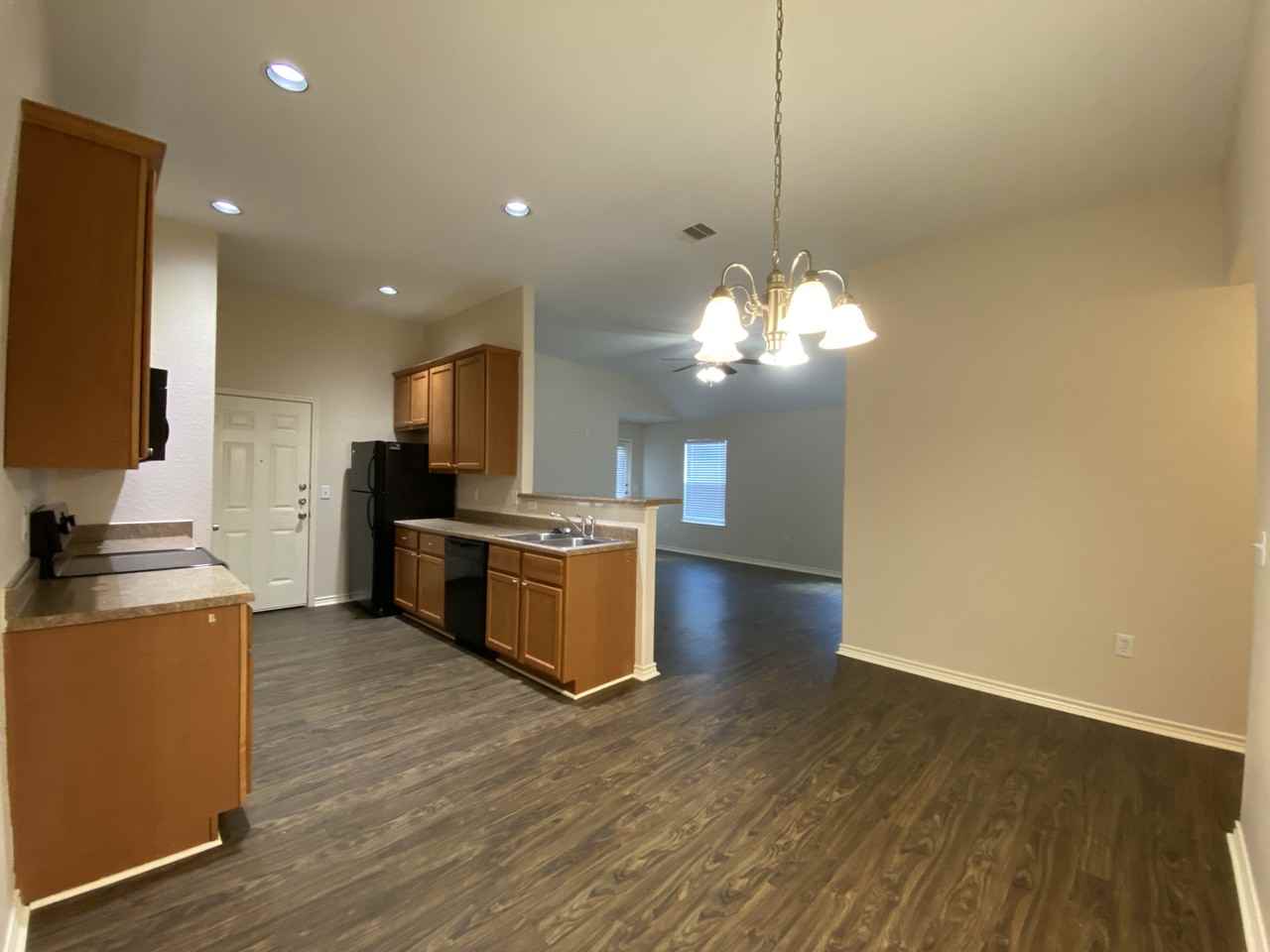 1209 Fig St - Photo 3 of 9