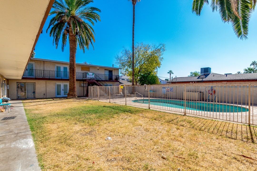 3319 N 32Nd St - Photo 2 of 9