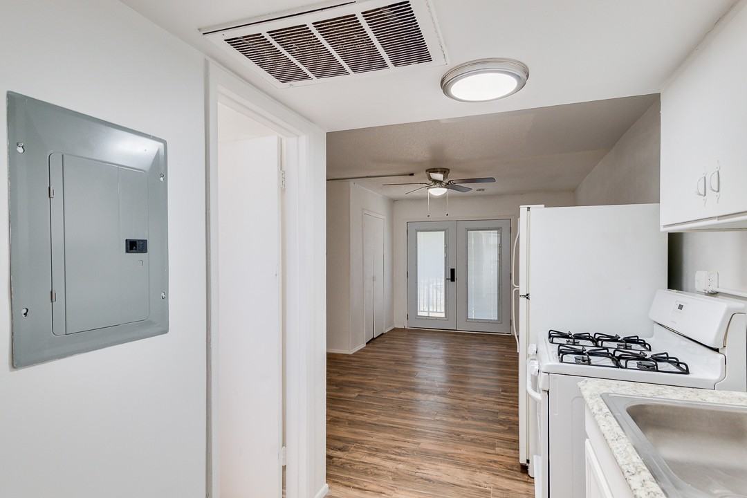 3319 N 32Nd St - Photo 3 of 9