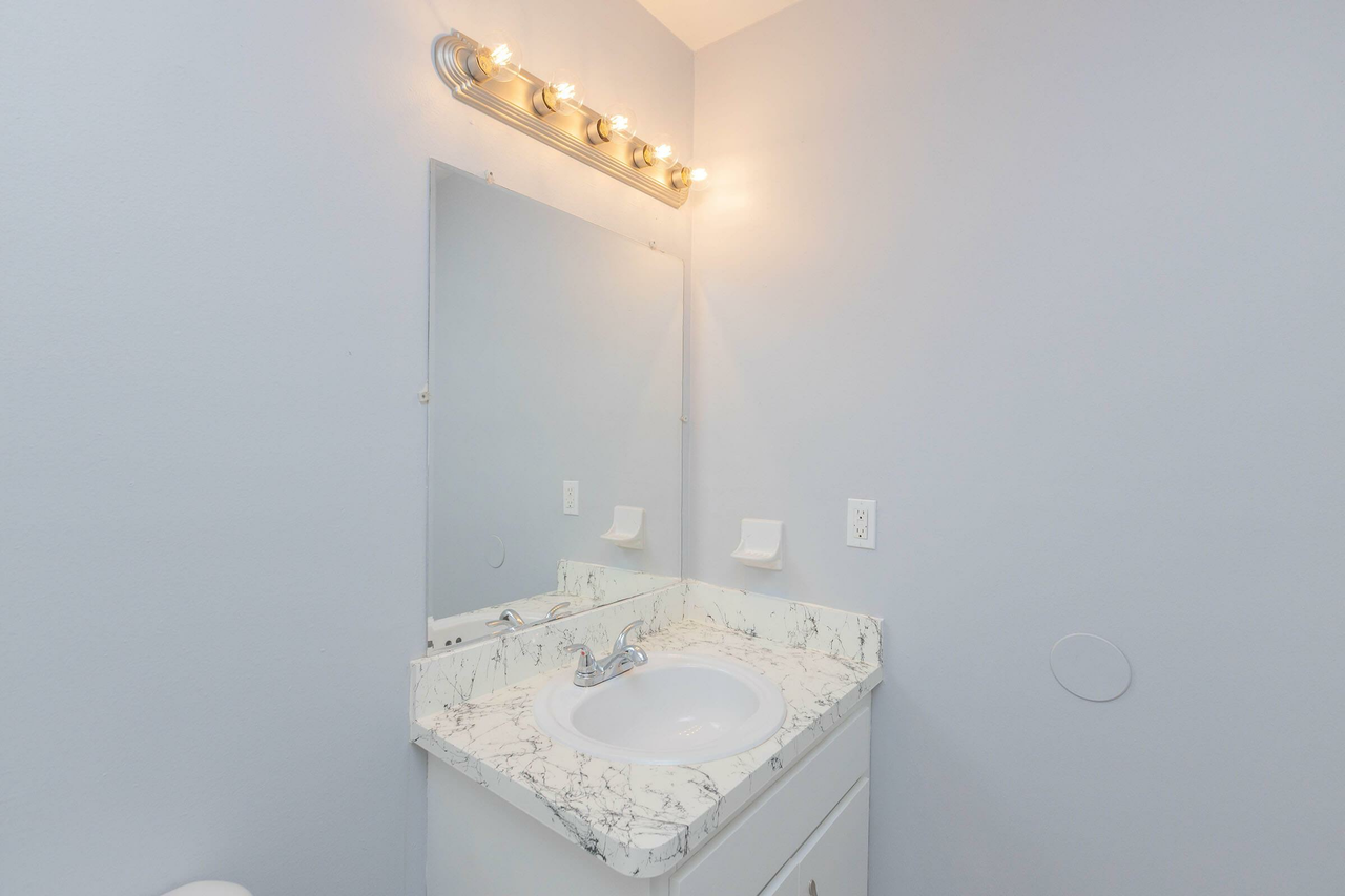 Park House Apartments - Photo 4 of 24