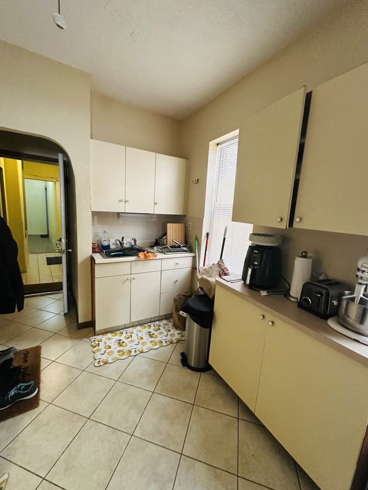 47a North Margin & Thacher Street #2R - Photo 2 of 10