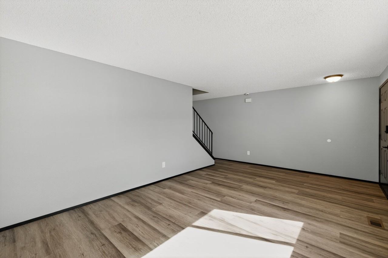 912 Algona Blvd N #A - Photo 2 of 19