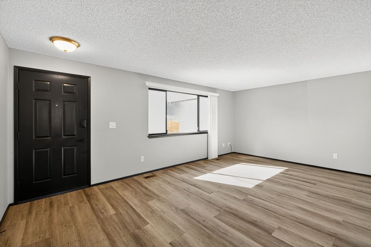 912 Algona Blvd N #A - Photo 4 of 19