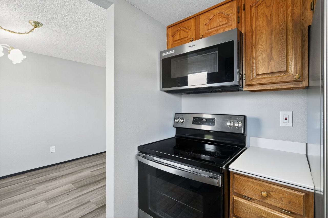 912 Algona Blvd N #A - Photo 3 of 19