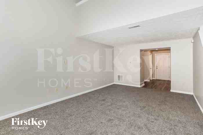 5712 Clemens Dr - Photo 3 of 16