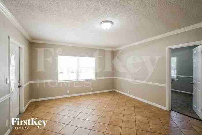 1917 Sw 28th Way - Photo 3 of 16