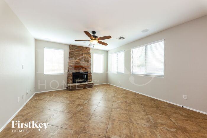 18021 W Sunnyslope Ln - Photo 2 of 16
