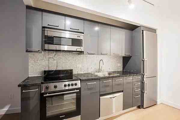 20 Exchange Pl #1025 - Photo 3 of 4