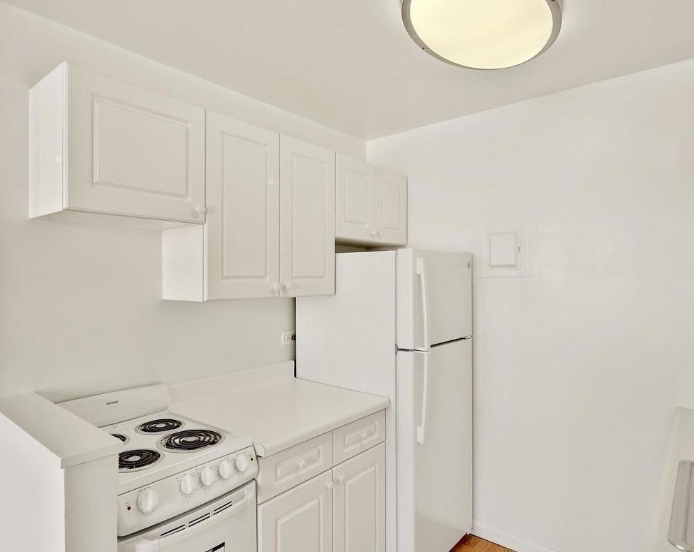W 34th St #22B5 - Photo 3 of 5