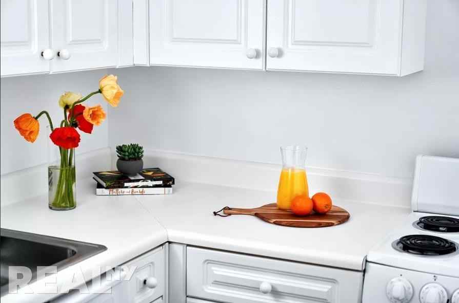 W 34th St #17B1 - Photo 2 of 10