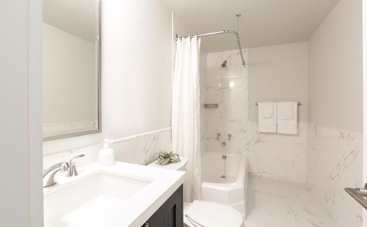 W 34th St #12B3 - Photo 2 of 5