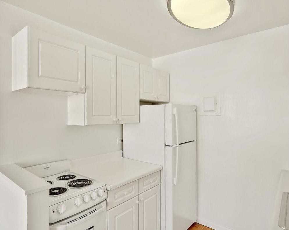 W 34th St #12B3 - Photo 3 of 5
