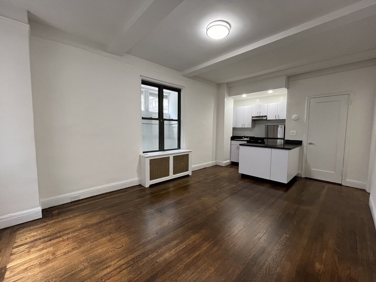 E 46th St #2F - Photo 2 of 5