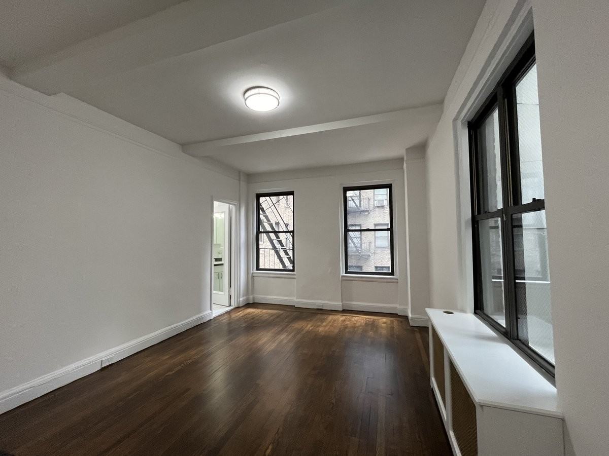 E 46th St #2F - Photo 3 of 5