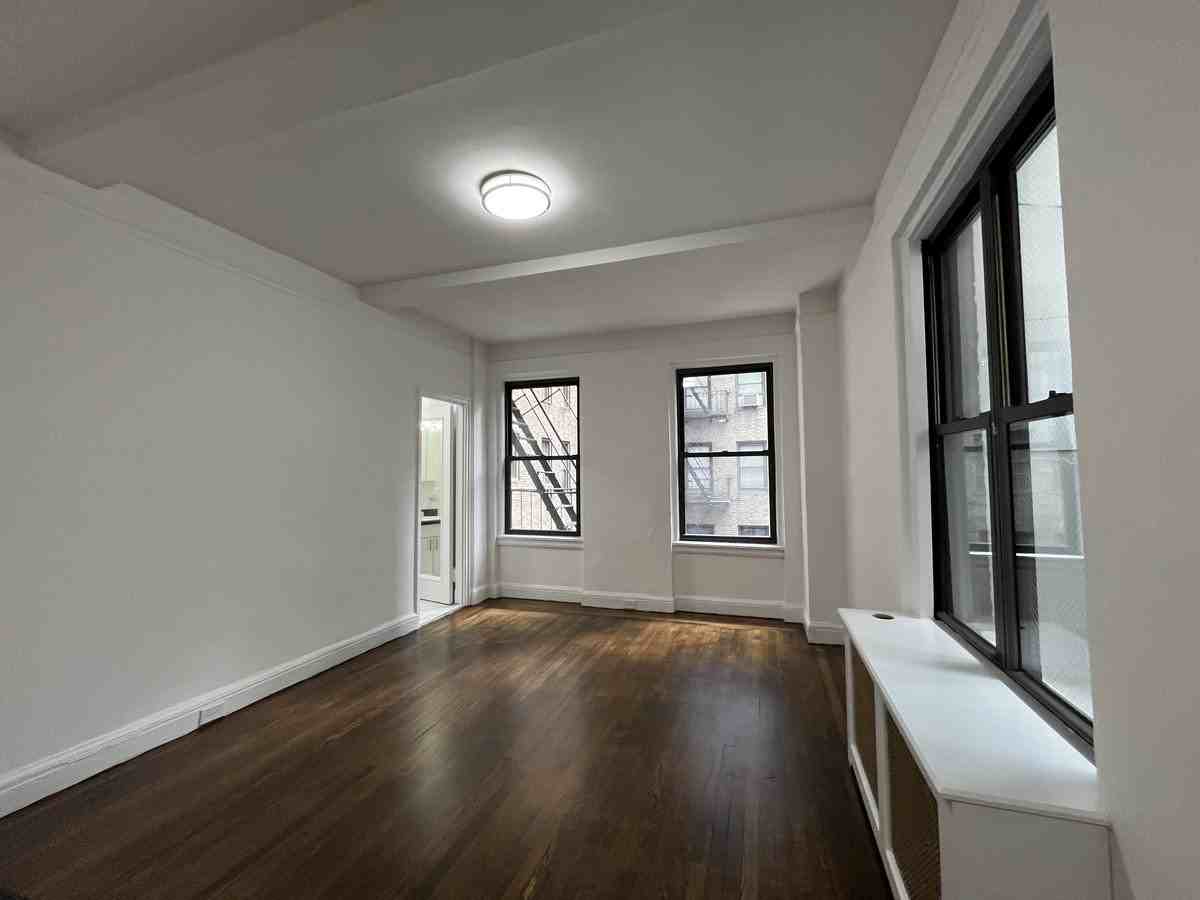 E 46th St #8T - Photo 3 of 5